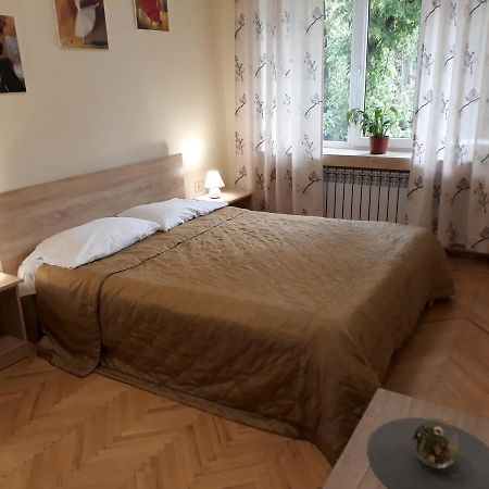 Затишні Апартаментами Біля Озера Ternopil Buitenkant foto
