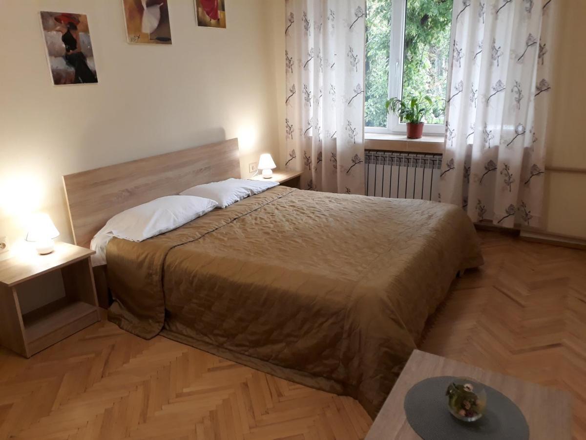 Затишні Апартаментами Біля Озера Ternopil Buitenkant foto