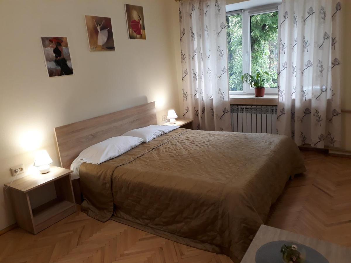 Затишні Апартаментами Біля Озера Ternopil Buitenkant foto